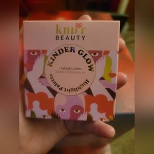 Kinder Glow Highlight Palette